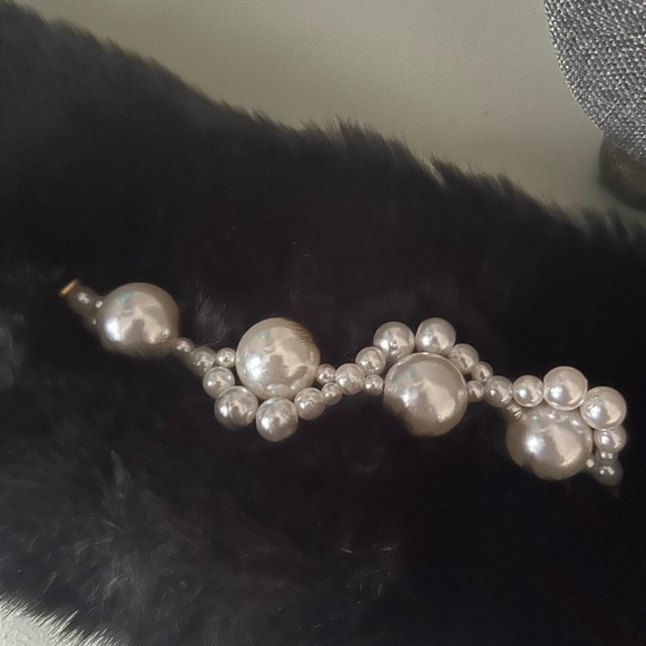 Pearl Flower Faux Fur Pull Through Scarf in Black - Picture 4 of 4